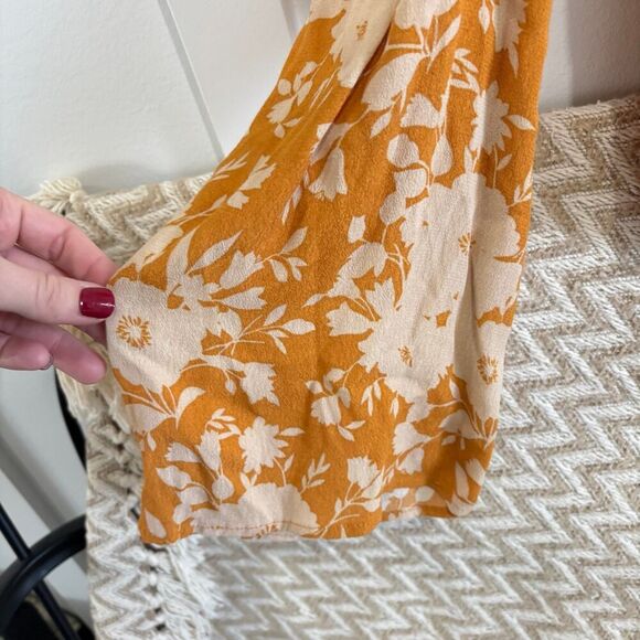 Band of Gypsies Twist Front Floral Blouse NWT - Picture 4 of 7